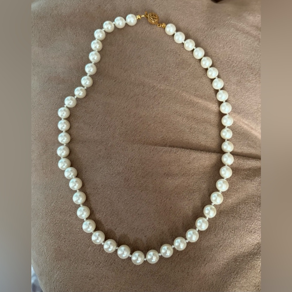 Classic Faux White Pearl Necklace